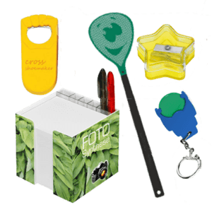 Streuartikel aus Kunststoff. Eiskratzer, Fliegenklatschen, Lineale, Wurfscheiben