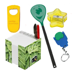 Streuartikel aus Kunststoff. Eiskratzer, Fliegenklatschen, Lineale, Wurfscheiben